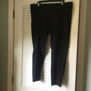 Loft black cropped ponte pants. Inseam 24”.